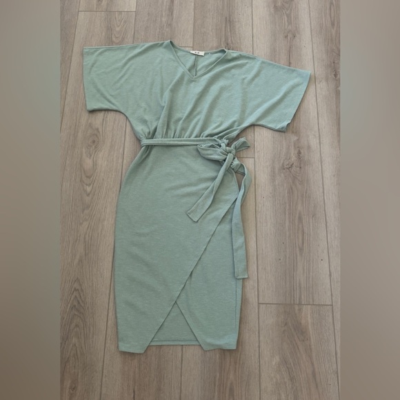 JADE BY JANE Green Wrap Dress with Belt 💚 - Picture 1 of 8